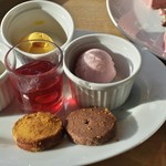 ガーデンレストラン オールデイ ダイニング - 料理写真:アイスやクッキーも。右手前のグラススイーツが美味しかった。