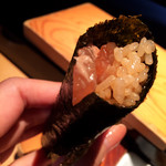 鮨し人 - カワハギのづけの肝和え手巻