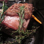 レストラン バカール - アイスランド産仔羊のロースト ニンニクとローズマリーの香り