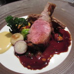 レストラン バカール - アイスランド産仔羊のロースト ニンニクとローズマリーの香り 取り分けて