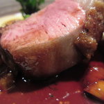 レストラン バカール - アイスランド産仔羊のロースト ニンニクとローズマリーの香り 取り分けてＵＰ２