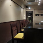 レストラン バカール - ダークブラウンのカウンター席