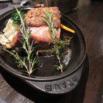 レストラン バカール - アイスランド産仔羊のロースト ニンニクとローズマリーの香り