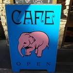 Délirium Café Ginza - ピンクの象がシンボル