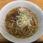 ラーメン二郎 - ラーメン 750円　麺半分・全部ちょっとで