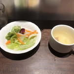 いきなりステーキ - とってつけたようなサラダとスープ (^_^;)