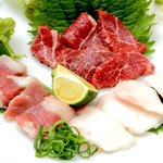 鉄板鍋屋 ひらの兆治 - 馬刺し三種盛り