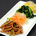 鉄板鍋屋 ひらの兆治 - ナムルの盛り合わせ