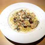 イタリア大衆食堂 イタリカ - サーモンとキノコのクリームソース