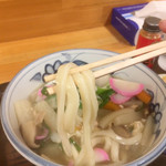 ふる里うどん  - 手打感が満載の麺
      コレで、打ち込み食べてみたい(〃ω〃)