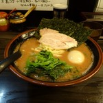 横浜家系らーめん 武術家 - デフォルトラーメン税込み680円