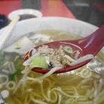点勝園 - ラーメン、底にミンチ肉が