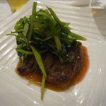 個室中華 頤和園 - コース４皿目（牛肉のクレソントッピング）