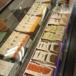 蒲鉾本舗 高政 - ショーケース