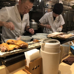 饗 くろ喜 - 黒木店主とスタッフ