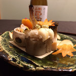 御料理 寺沢 - 酢飯が射込まれた堀川牛蒡の上に穴子白焼