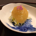 御料理 寺沢 - 王林と菊花のすりおろしﾘﾝｺﾞ酢掛け