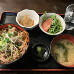 Nihonshu Robatayaki Satomi - 日替り定食800円