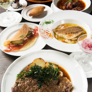 モスクワ最新料理を加えた ペテルブルグコース キャビア前菜とピロシキ付 メイン料理は３種類から選択 ロシアンチャイ付 ご接待 懇親会に ピロシキ等チョイス一部が売切れる場合有 ご予約時指定をオススメ スンガリー 新宿東口本店 西武新宿 ロシア料理