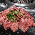 焼肉 清香園 - これが1200円のランチのお肉？！とってもきれいでおいしそう！