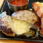 チーズインハンバーグ切ってみた