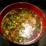千代田鮨 - その場で造ってくれる汁物。寿司ネタのマグロを、贅沢に。