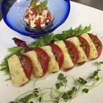 Garaku - トマトとモッツァレラチーズのサラダ