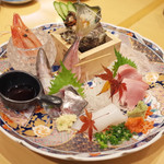 Sushi Gin - 本日の6点盛(1780円) かつお、平目うす造りポン酢、ヤリイカ、甘えび、さざえ、あじ