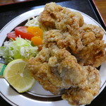 みのや - たっぷりのから揚げに隠れていますがサラダやサラスパもたっぷりです