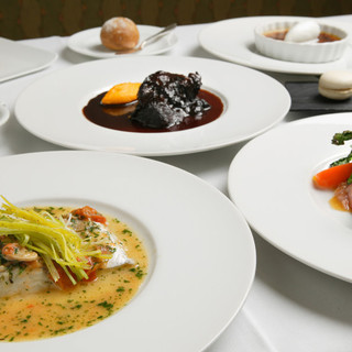 特別な一日を飾るコース料理。心を込めてお届けします