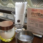 Jibaisenkohiasuteka - テーブル上の小物
