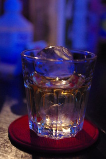 h S.GRAVITY - 『ウイスキー各種 ￥500～』丸い氷がお酒を美味しくします。  (撮影あしゅりんすねお)