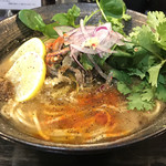 Rokkumbirisupawan - 白湯醤油羊麺