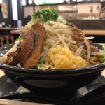 味噌ノ頂 - 野菜はほぼ炒めモヤシ。その辺りはもうオキマリだな