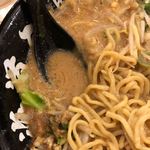 味噌ノ頂 - 重っ！スープおもっ！レンズにすんなり流れないじゃんか