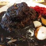 ラホール - 日替わりカレー　800円　この日はハンバーグカレー、温玉付き　ブラックカレーは＋70円