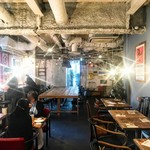 TIMBERS CAFE-Tsukiji Table - 奥側から見た店内