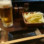 Robatadokoro Isshin - ビールと付きだしのキャベツ