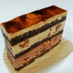 パティスリー ショコラトリー オーディネール - キャラメルがけした4種のナッツと、口溶け良い2種類のバタークリームがマッチ、アンブル480円