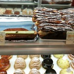 パティスリー ショコラトリー オーディネール - 周年限定で販売される特別なエクレール、今年はティラミス、過去の周年限定エクレールも登場