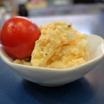 陸奥 こむらさき - ポテトサラダと熊本のミニトマト
