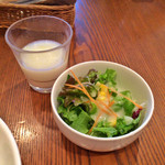 ダブルトールカフェ - サラダとスープ（飲みかけ）