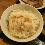 炙りや備ちょう うしお - おこげ入りの鯛・ホタテ炊き込み飯