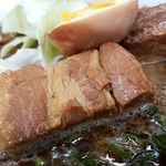 くまもとらーめん ブッダガヤ - 大きい角煮です