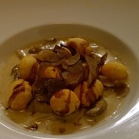 クニオミ - トリュフのせ、３種類のキノコクリームと揚げニョッキ＠2360円
