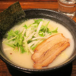 牛骨ラーメン いとう - 旨味濃厚牛骨ラーメン800円