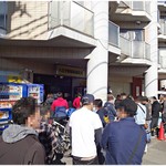 ラーメン二郎 - 外観。大人気！