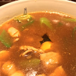 味奈登庵 - 玉子は最初に投入。
      食べるころにはほどよく温められ、黄身トロットロ♡