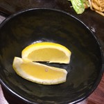 どんどん亭 - お好みでレモンをどうぞ