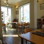 成田専蔵珈琲店 - テーブル席も